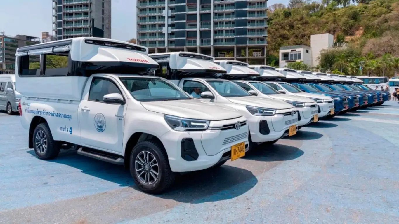 Электропикапы Toyota Hilux Revo станут общественным транспортом