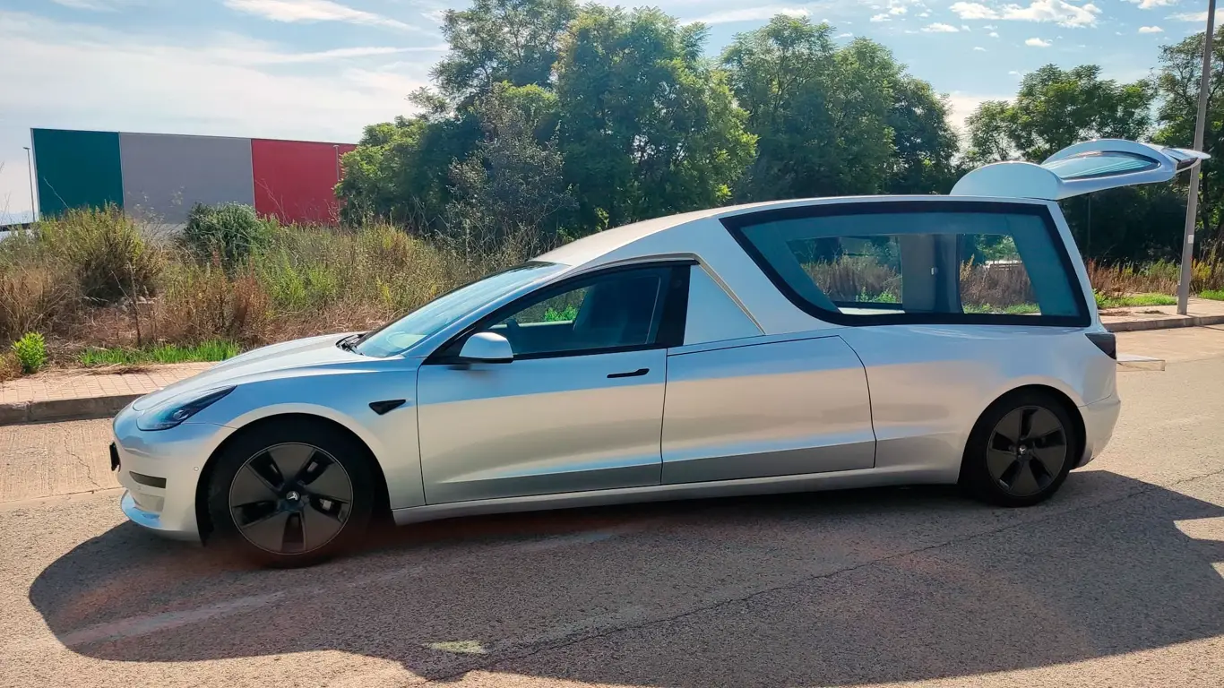 В последний путь «на стиле»: катафалки, ради которых можно умереть дважды