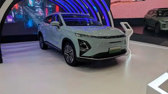 Представлена абсолютно электрическая версия кроссовера Omoda C5