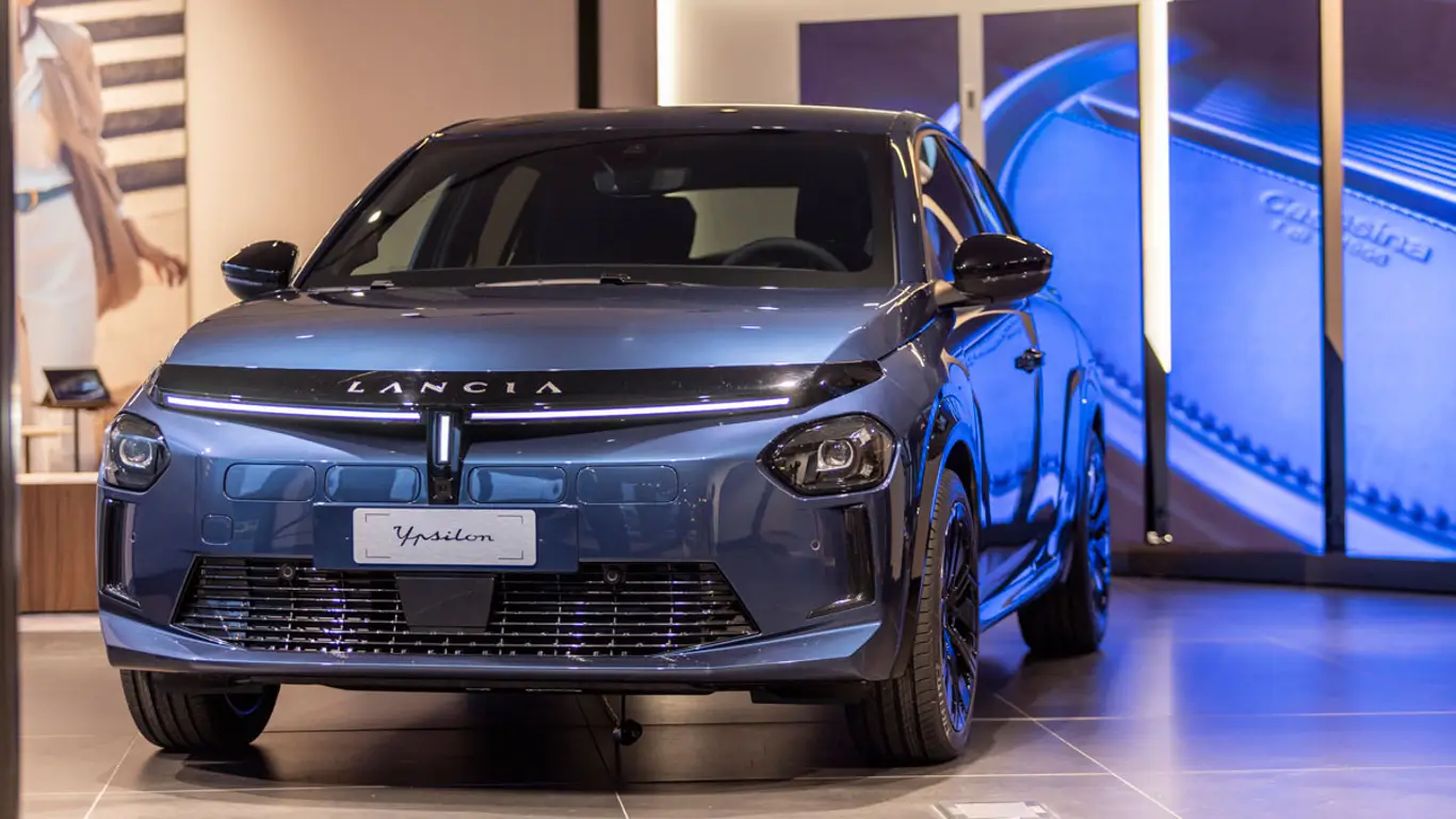 Новый Lancia Ypsilon: итальянский шик за небольшие деньги