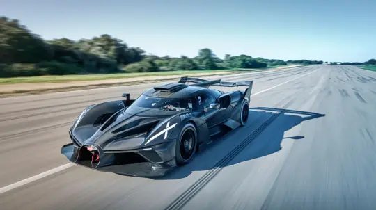Самый экстремальный серийный автомобиль в истории марки Bugatti: опубликованы характеристики