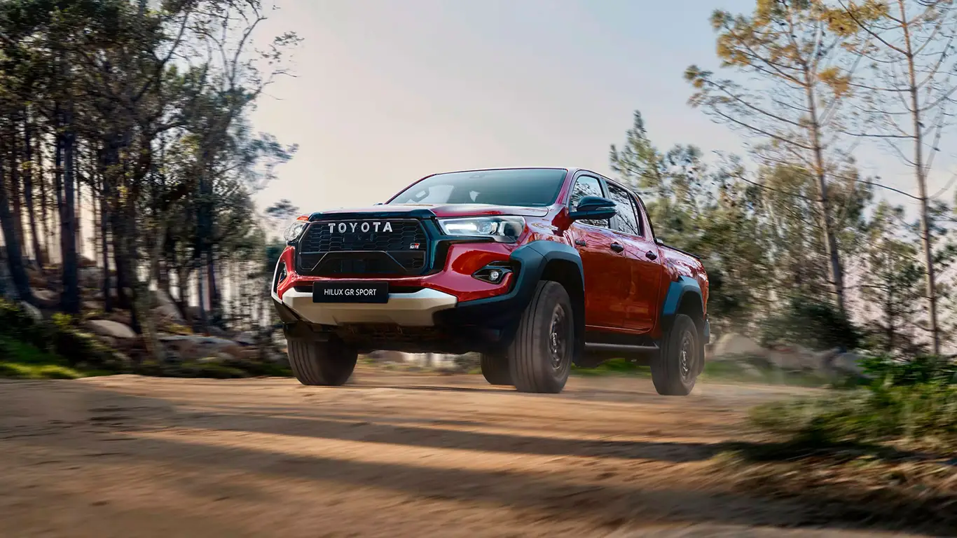 Toyota Hilux обновляется: GR Sport для стиля, гибрид для совести