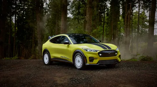 Асфальт для слабаков: на новом «Мустанге» можно сразу отправляться из салона на ралли