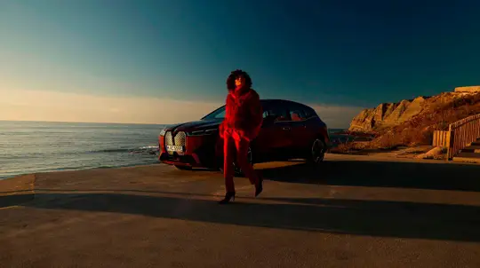 650 «лошадей» и 600 км запаса хода: чем еще удивит новый BMW iX