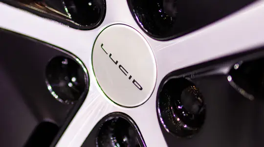 Tesla Model Y получит более роскошного соперника в 2026 году