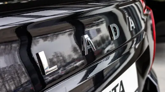 Разлетаются как горячие пирожки: дилер распродал все Lada Granta с АКПП всего за час