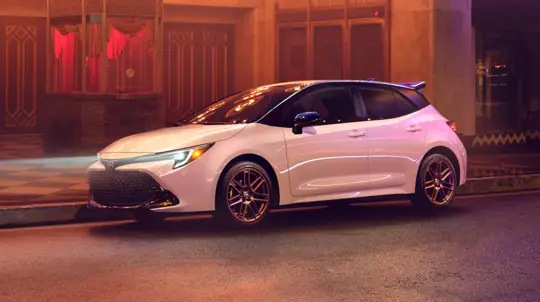 Toyota решила не изменять своим принципам: новая Corolla предлагает те же комплектации и ту же цену