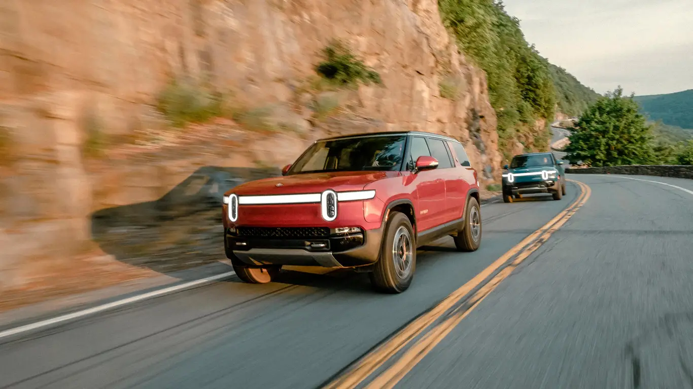 Rivian оказалась в неловкой ситуации: электромобили отзывают из-за мелочи