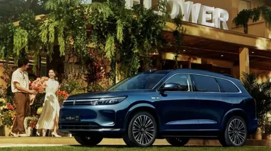 Более мощный лидар и новые силовые установки: электрокар с ДВС от Aito обновился