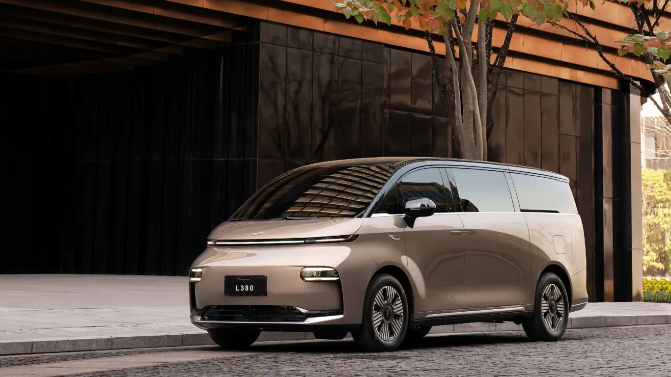 Лондонское такси расширяется и выходит на китайский рынок с 4-рядным минивэном