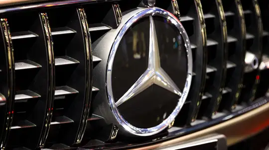 Подарок немецкого канцлера оценили в 20 млн рублей: таких «Мерседесов» еще поискать в России