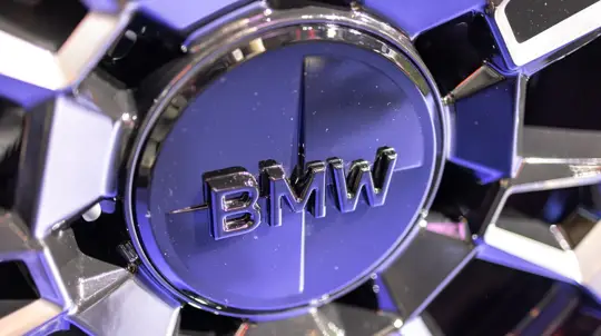 BMW воспользовалась старыми технологиями, чтобы привлечь клиентов и удешевить свои машины