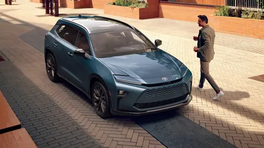 Toyota представила новый гибридный кроссовер семейства Crown