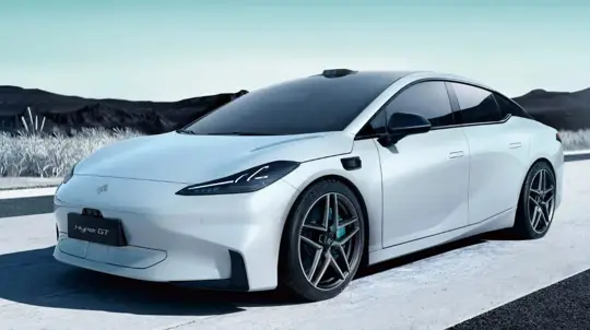 Самый аэродинамичный седан с самовосстанавливающейся краской: новинка выходит на глобальную арену