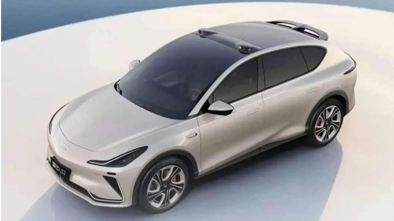 Половинчатый руль и убирающееся сиденье при запасе хода в 705 км: что готовят китайцы