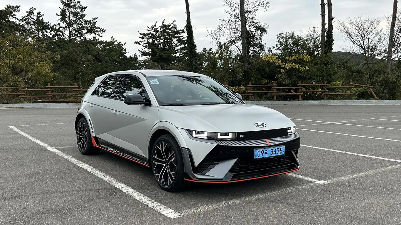 Такими электромобили еще не выпускались: кнопка буста и куча режимов вождения для треков