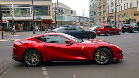 Потерянные в Ferrari: итальянская марка отказалась от услуг спутников