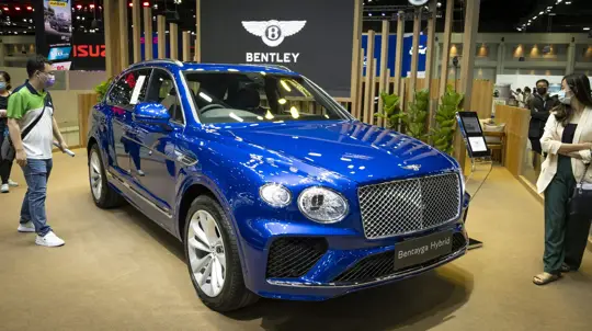 У богатых россиян начали заканчиваться деньги: эти машины стали непопулярными