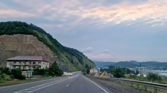 В гонке по прямой сошлись легендарные суперкары Bugatti и Ferrari начала 1990-х