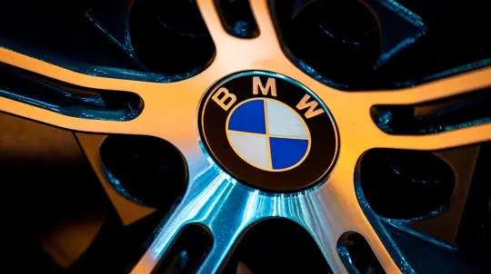 Представлена новая длиннобазная BMW 5-Series