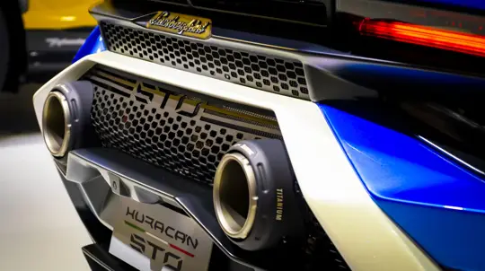 На это деньги есть: россияне стали меньше покупать люксовых машин