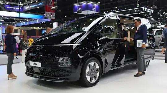 Космический аналог Toyota Alphard для большой семьи вернулся в Россию несмотря на санкции