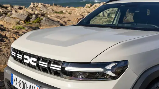 Секрет Dacia на миллион раскрыт: газово-электрические SUV 4x4 взрывают интернет