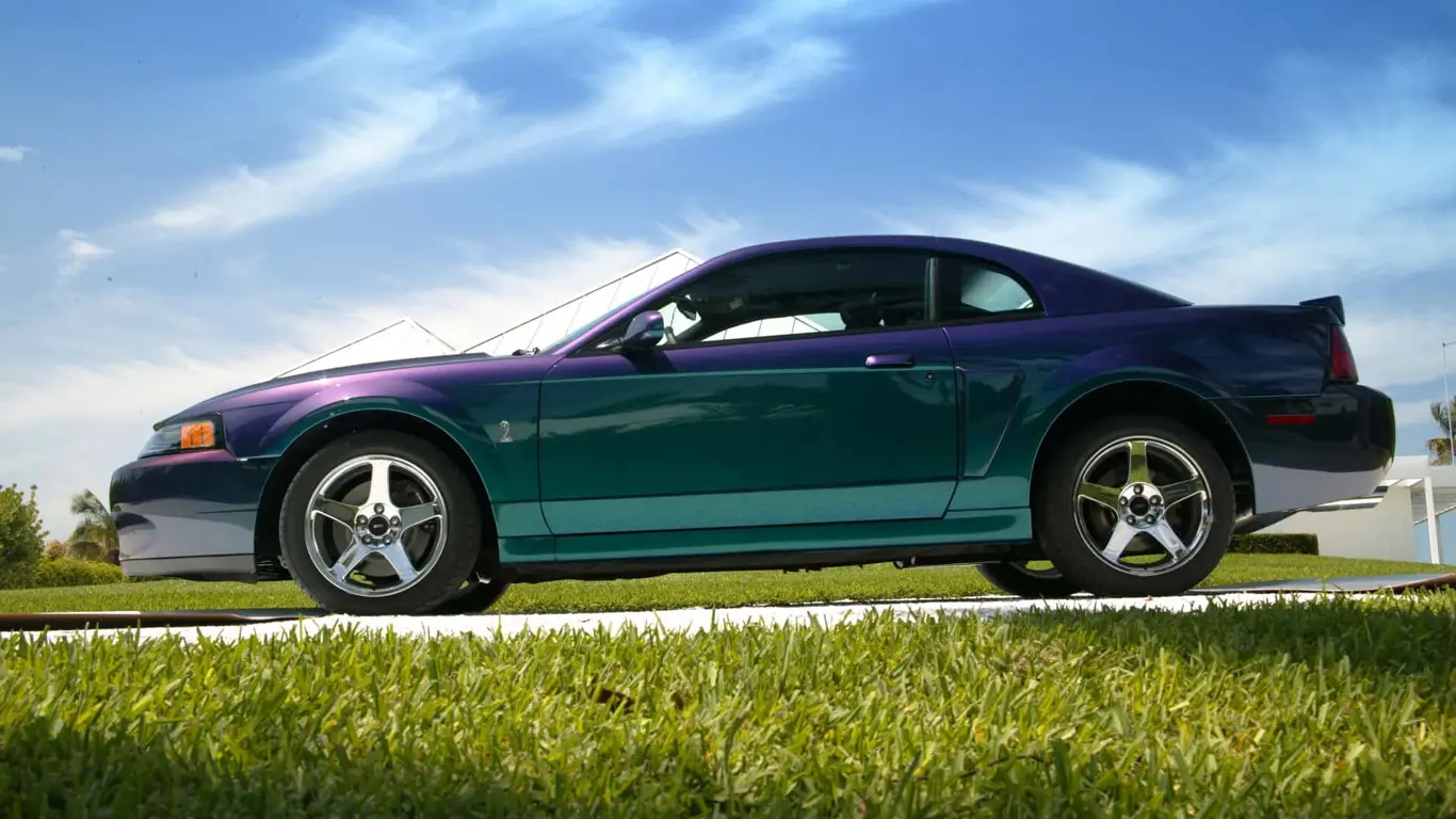 Впервые в истории автомобилестроения Ford предлагает цвета для машин, права на которые можно выкупить