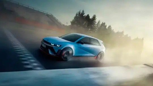 Кларксон назвал Ioniq 5N автомобилем, который выглядит как Golf, разработанный бывшим дизайнером Lamborghini, которого выгнали за неадекватность