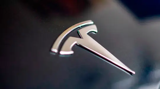 Tesla нанимает потенциальных претендентов на увольнение