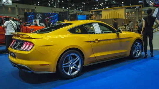 Шестерка Ford: в гражданские автомобили начнут встраивать комплексы контроля скорости