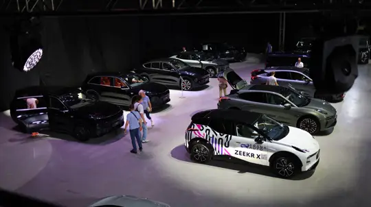 Подорожали сразу на 1 млн рублей: у россиян последний шанс купить эти автомобили