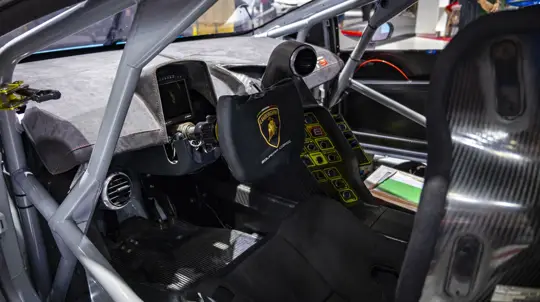 Lamborghini Urus признан самым популярным люксовым автомобилем в России