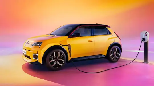 Электрический Renault 5: шпионские фото раскрыли все тайны перед релизом