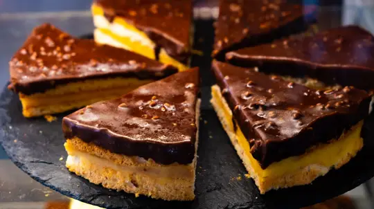 Сладкоежкам на заметку: эти советы помогут доставить торт на авто в его первозданном состоянии