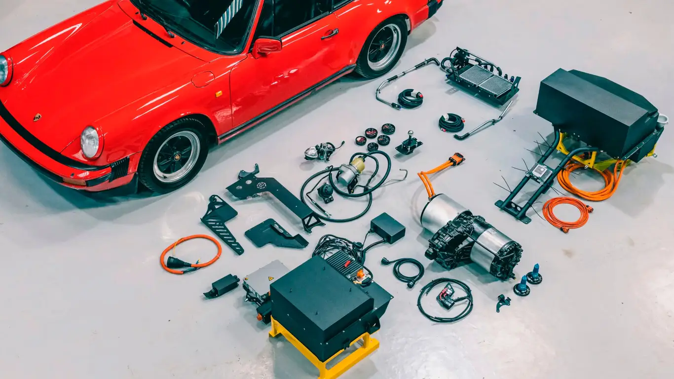 Найден способ превратить старый Porsche 911 в новейший электрокар