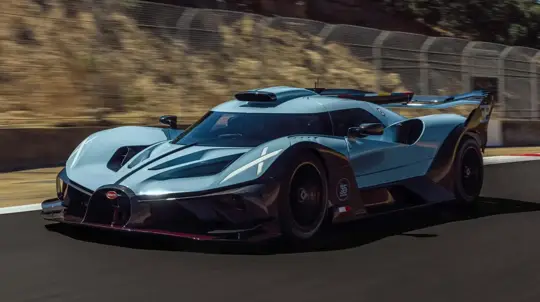 Ретро-версию Bugatti Bolide показали вживую: он будет стоит невероятных денег