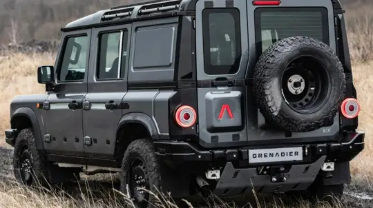 Внедорожник с дизайном Defender и двигателем BMW: россиянам предлагают новую модель, которую еще не привозили