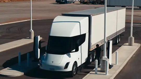 Заправка для гигантов: Tesla установила свой первый Megacharger