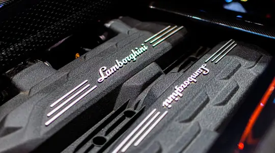 Lamborghini: шестицилиндровый двигатель — риск, четырехцилиндровый — катастрофа