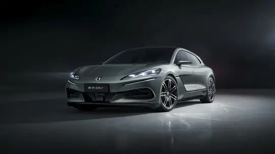 Режим краба и 1000-сильная силовая установка: у Porsche Taycan Sport Turismo появился серьезный конкурент