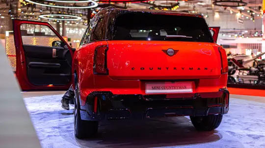 Неуправляемые табуретки: MINI вынуждена остановить поставки двух моделей клиентам