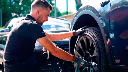 Хотите сэкономить? Берите Tesla, а не Land Rover