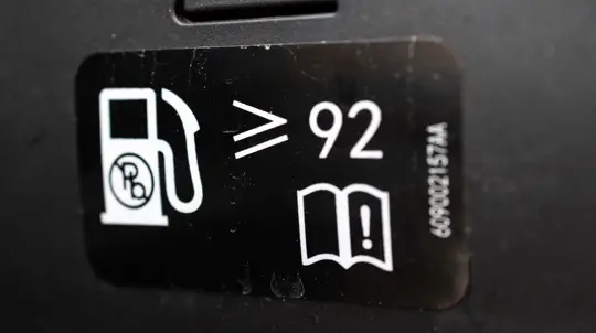 Чего нельзя делать с бензином: главные заблуждения всех российских водителей