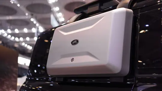 Легендарный внедорожник растянули и привезли в Россию: ценник от 16,9 млн рублей