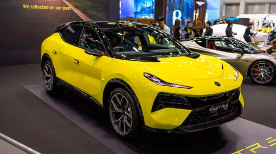 Деньги решают все: россиянам предложили преодолевшие санкционный барьер европейские суперкары