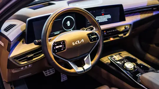 Марка Kia начнет возвращение в Россию с 2025 года: помогут соседи