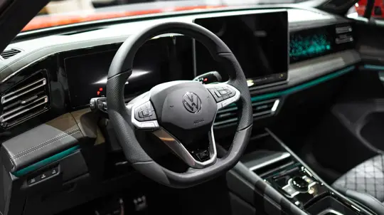 Раскрыты будущие технологии безопасности VW: от «мягких капотов» до автомобилей, которые останавливаются, если вы засыпаете