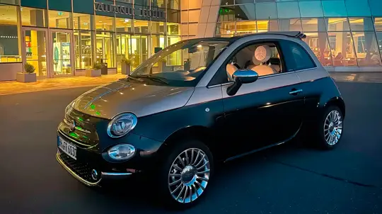 Маленькая принцесса: это Maybach, способный вместить двух невысоких человек