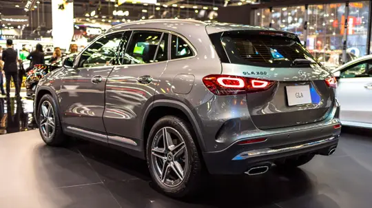 Бюджетный кроссовер от Mercedes приехал в Россию: прямиком из Европы с официальной гарантией